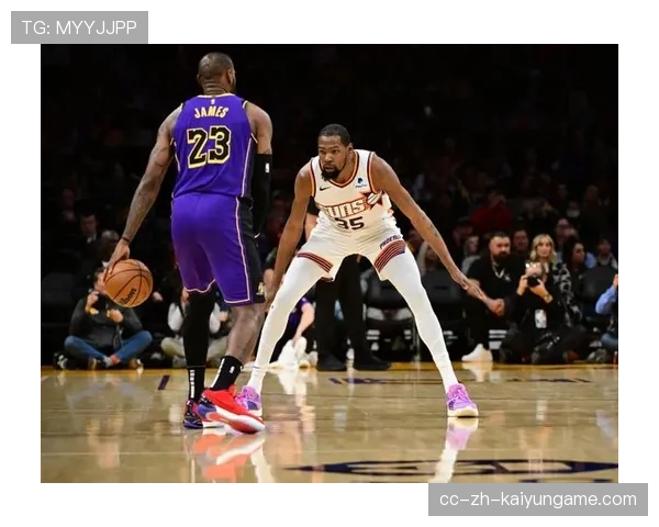 史诗级对决:杜兰特vs詹姆斯,谁是更强的“赛场王者”? 史诗级对决:杜兰特vs詹姆斯,谁是更强的“赛场王者”?